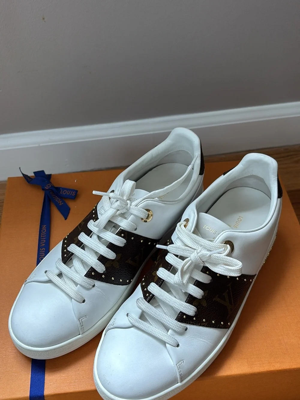 Louis Vuitton White Leather Sneakers with Brown Monogram Stripe